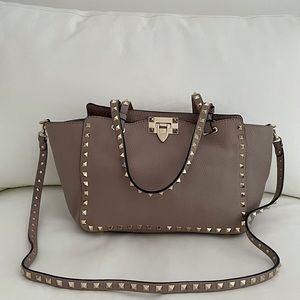 Mini Rockstud grainy calfskin bag, poudre